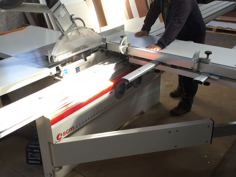 bútorlapszabász gép